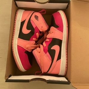 Jordan 1 MID Shoes